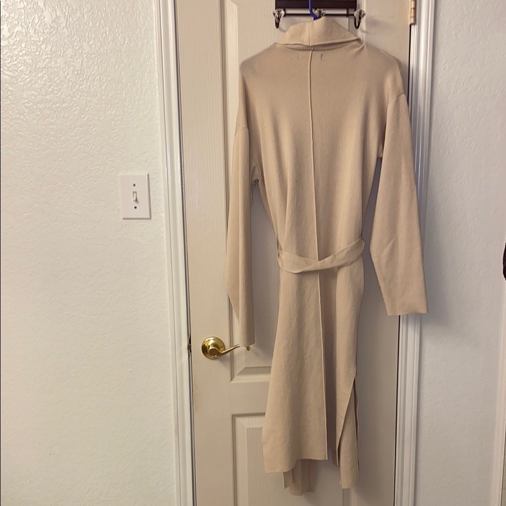 Elegant Cream Robe - Picture 3 of 3